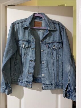 Levi's Light Wash Classic Denim Jacket size Medium